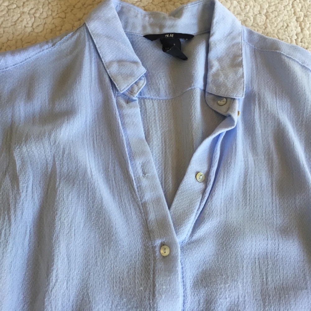 H & M Sky Blue Sleeveless Button Down Blouse